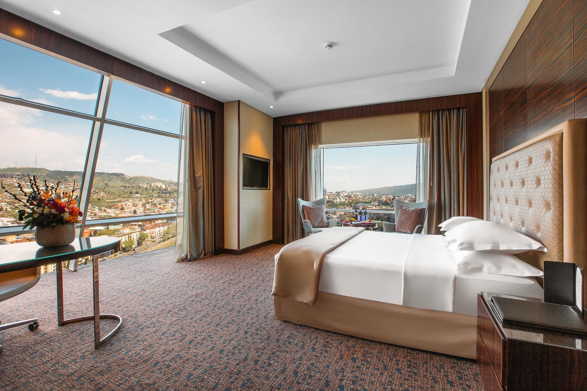 The Biltmore Tbilisi Hotel Exterior foto Executive Suite