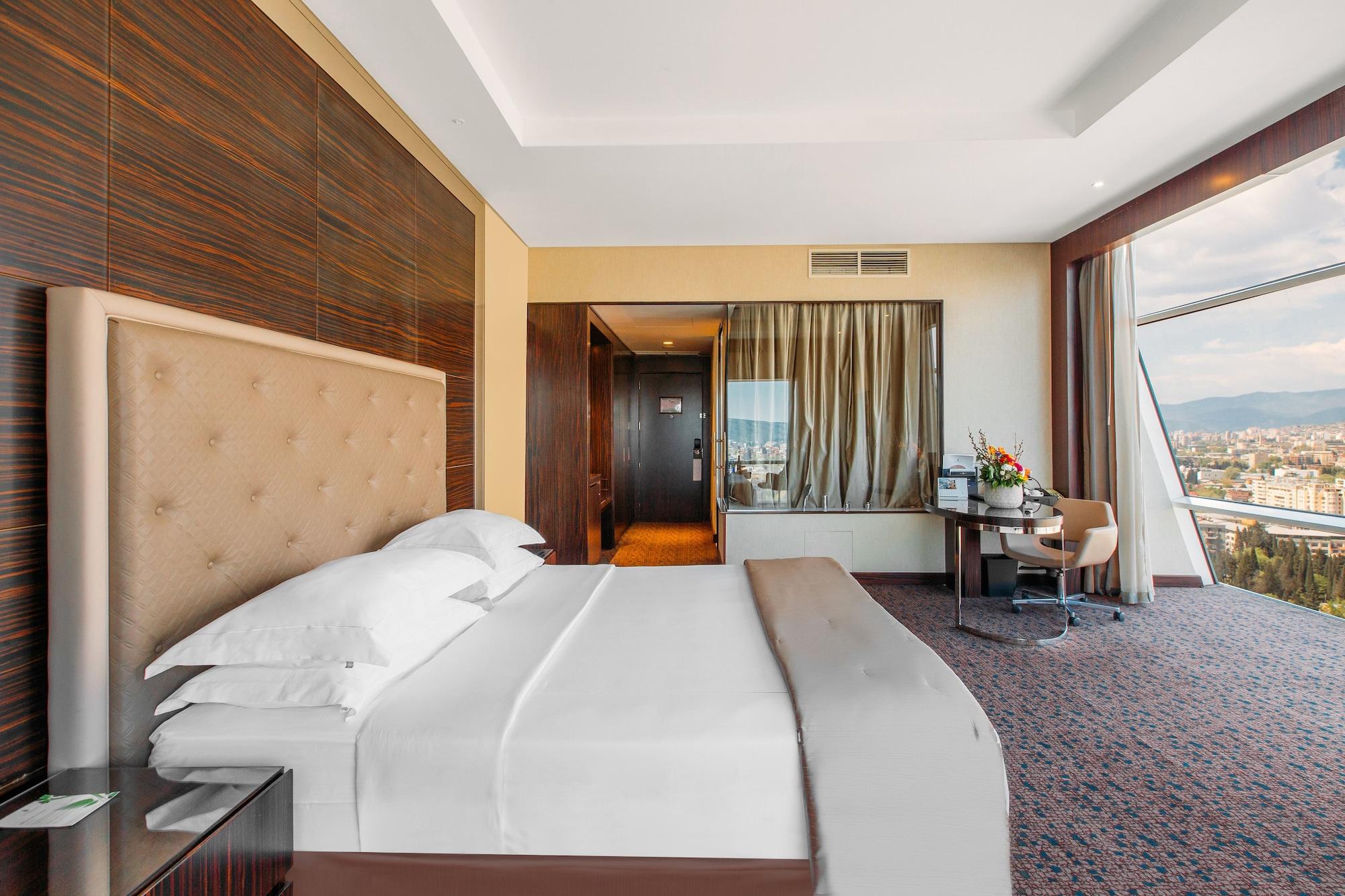 The Biltmore Tbilisi Hotel Exterior foto Executive Suite