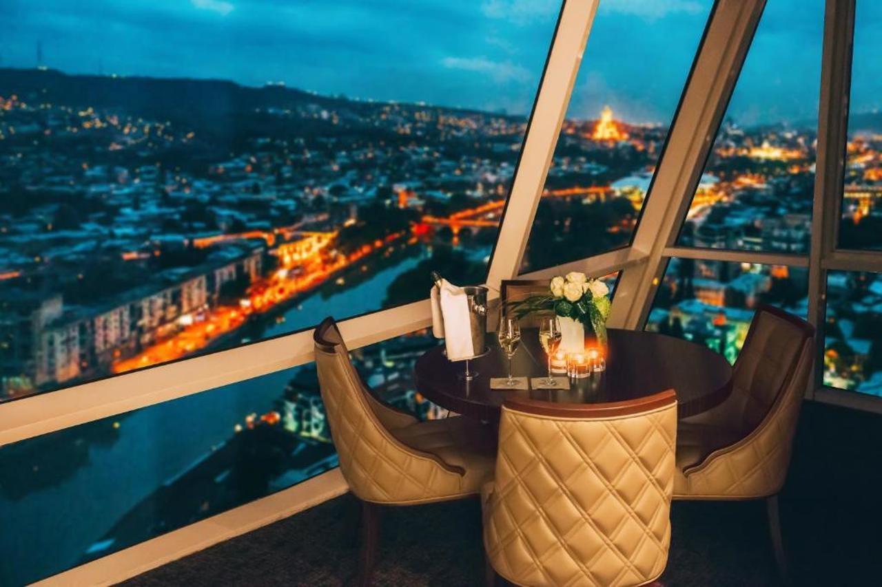 The Biltmore Tbilisi Hotel Exterior foto View from the restaurant