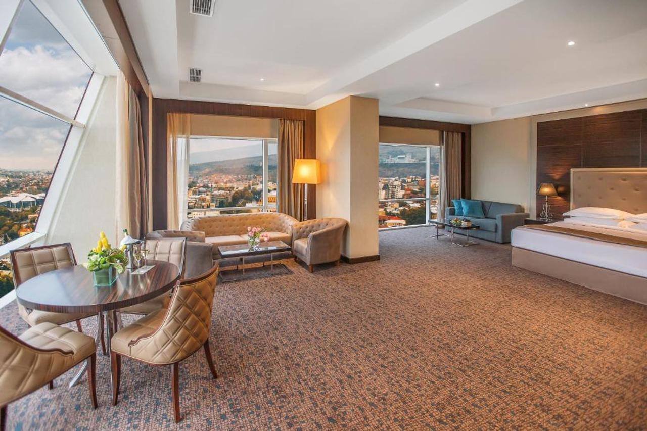 The Biltmore Tbilisi Hotel Exterior foto Executive Suite