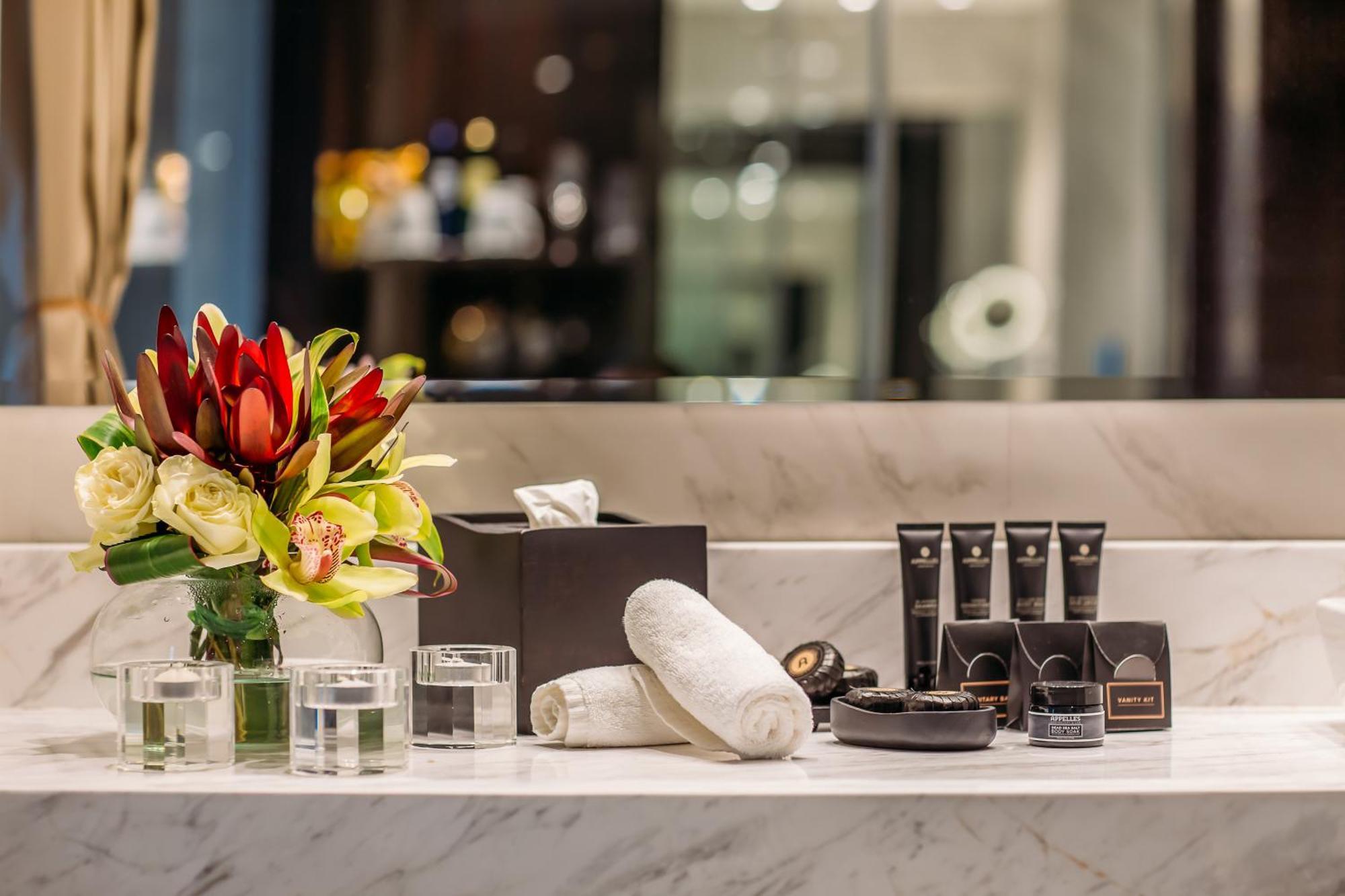 The Biltmore Tbilisi Hotel Exterior foto Bathroom amenities
