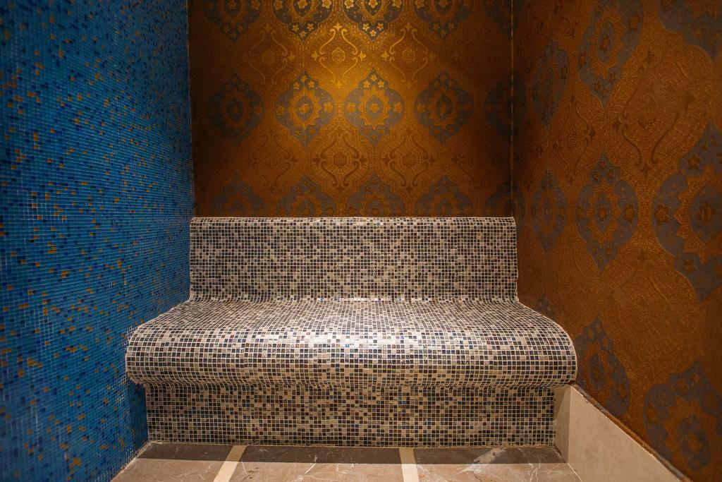 The Biltmore Tbilisi Hotel Exterior foto Hamam bench