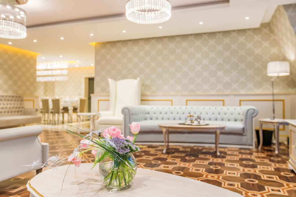 The Biltmore Tbilisi Hotel Exterior foto Lobby