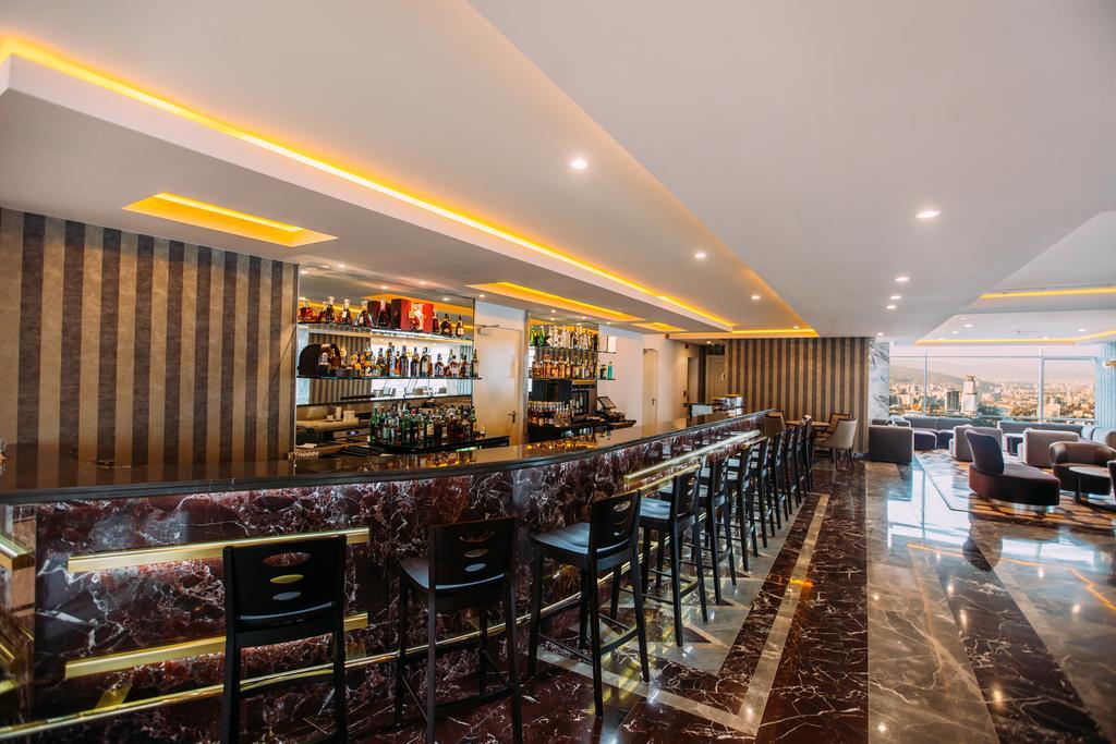 The Biltmore Tbilisi Hotel Exterior foto The bar at the lobby